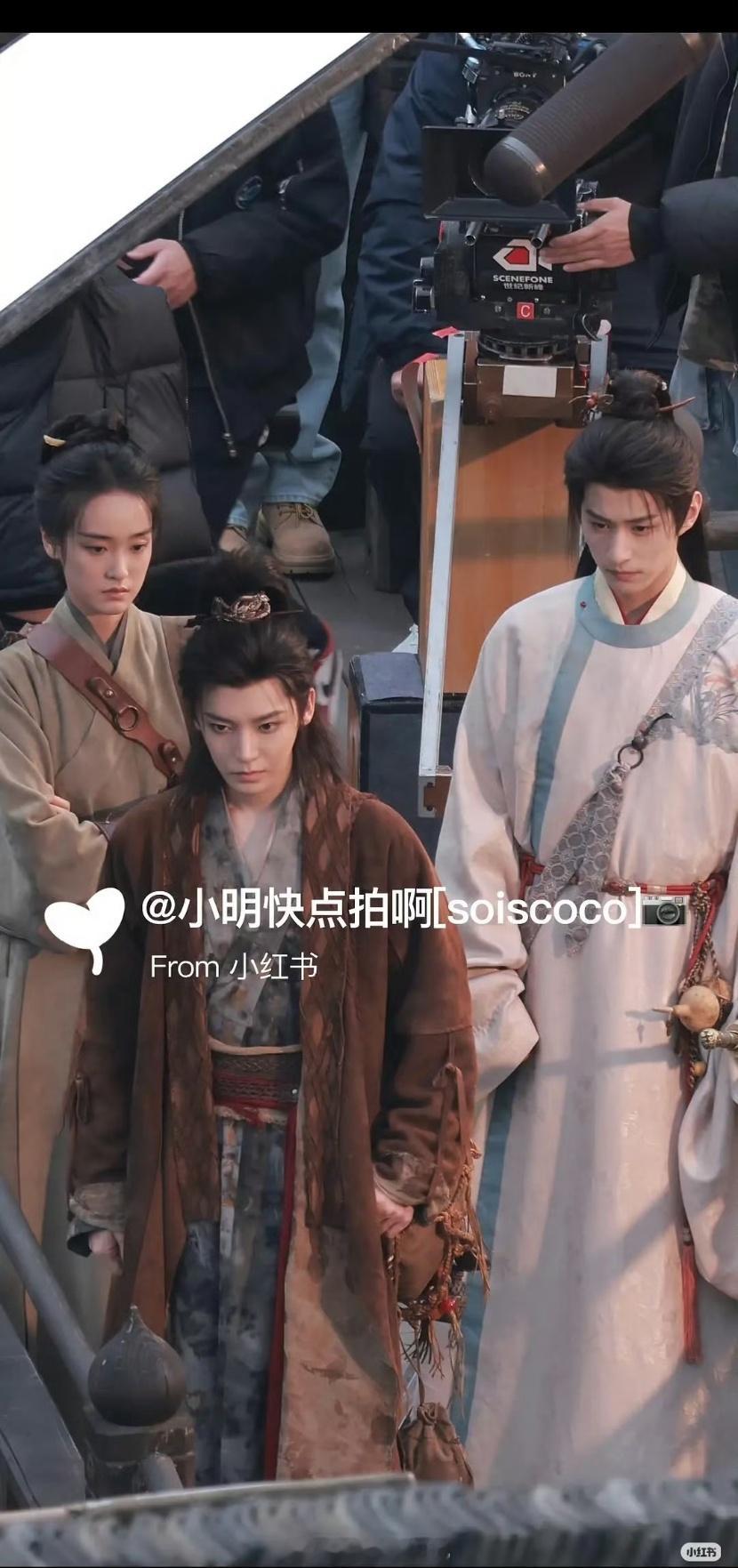 怎么说呢？感觉女演员气势压了两男的能把其他俩男的都娶回家的架势！左一能把其他俩男