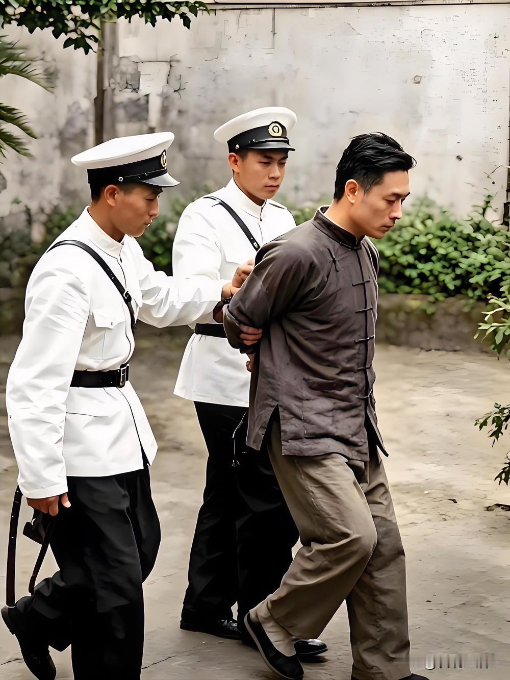 杨进兴是军统白公馆看守所看守长，也是直接参与杀害杨虎城将军的凶手之一。
1949