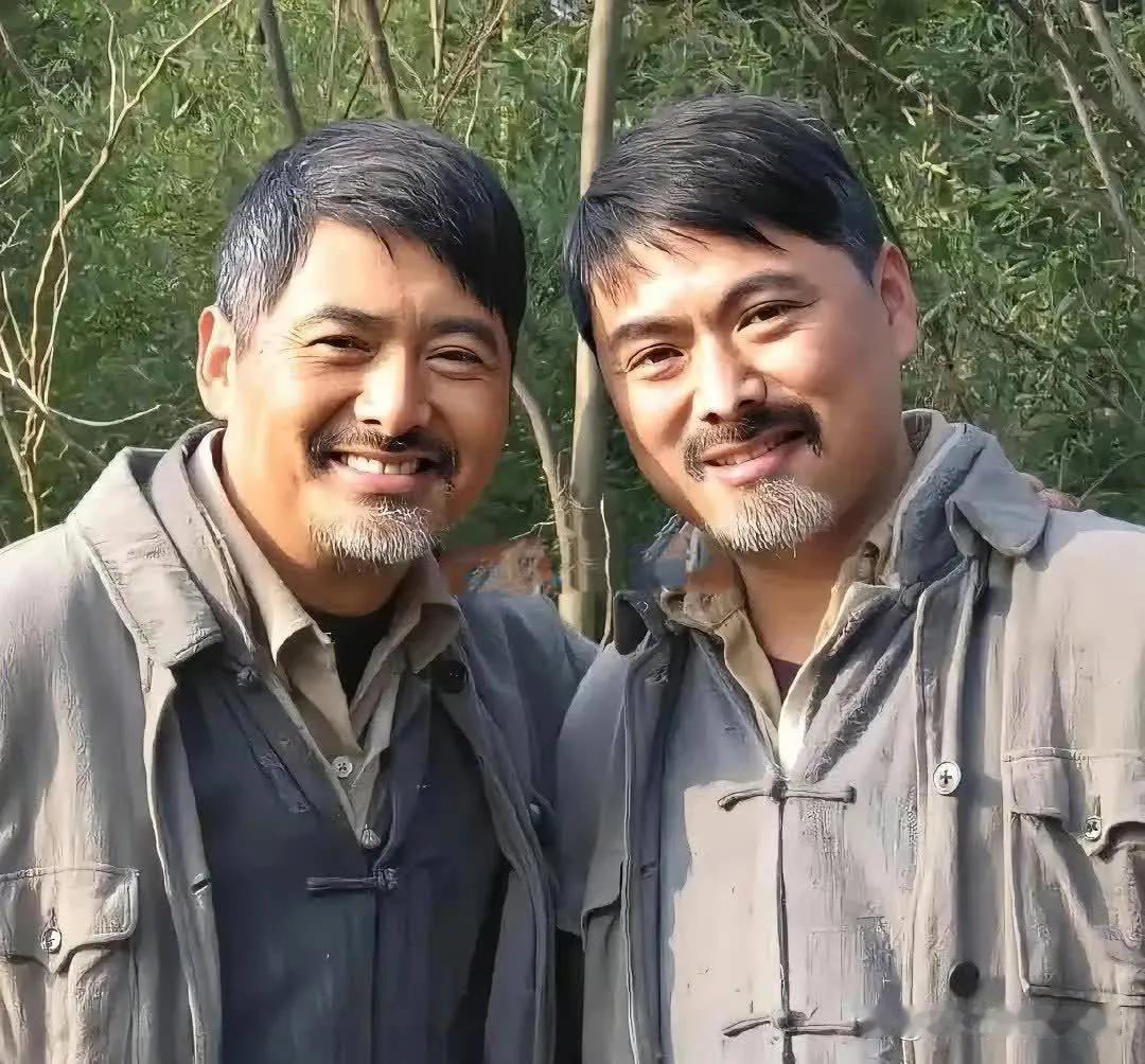 猜猜哪位是周润发本人，哪位是替身？[捂脸][捂脸][捂脸]