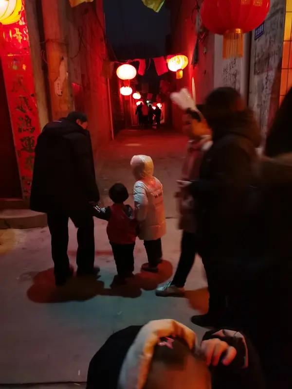 新年生活就像一本丰富多彩的图鉴，每天都有新的惊喜。正月十二，有“接十二福”的说法