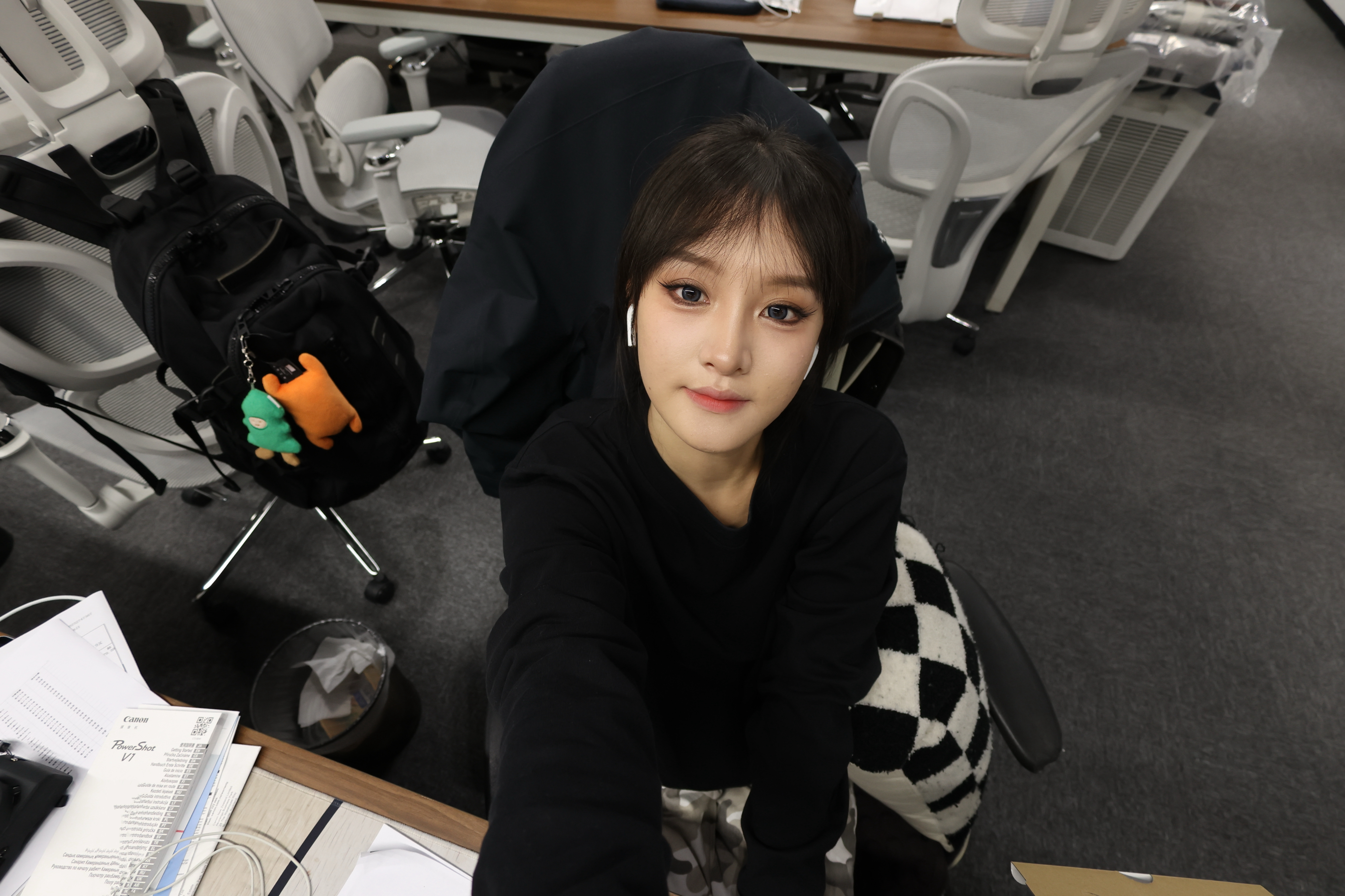 嘿嘿 好喜欢佳能PowerShot V1拍出来的照片好显脸小啊[点赞][点赞][