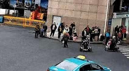 破防了！黑龙江76 岁老人，瞒着全家人，独自坐了两天两夜火车，跨越 2200 公