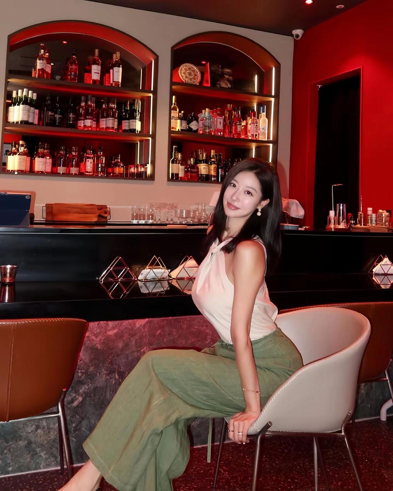 无所图越简单越幸福sexygirl 第三视角ootd