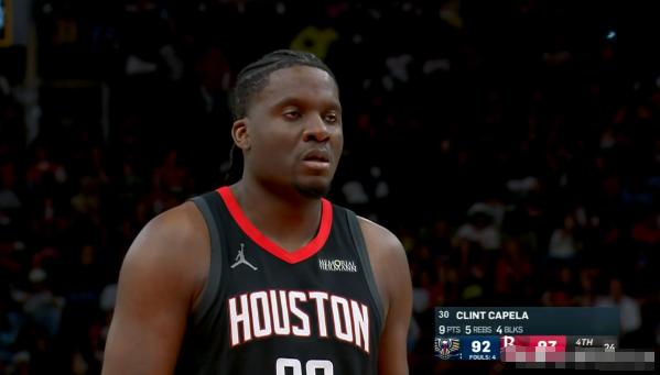 火箭中锋卡佩拉的盖帽能力真是太恐怖了！在今天火箭主场以107：105险胜鹈鹕的比