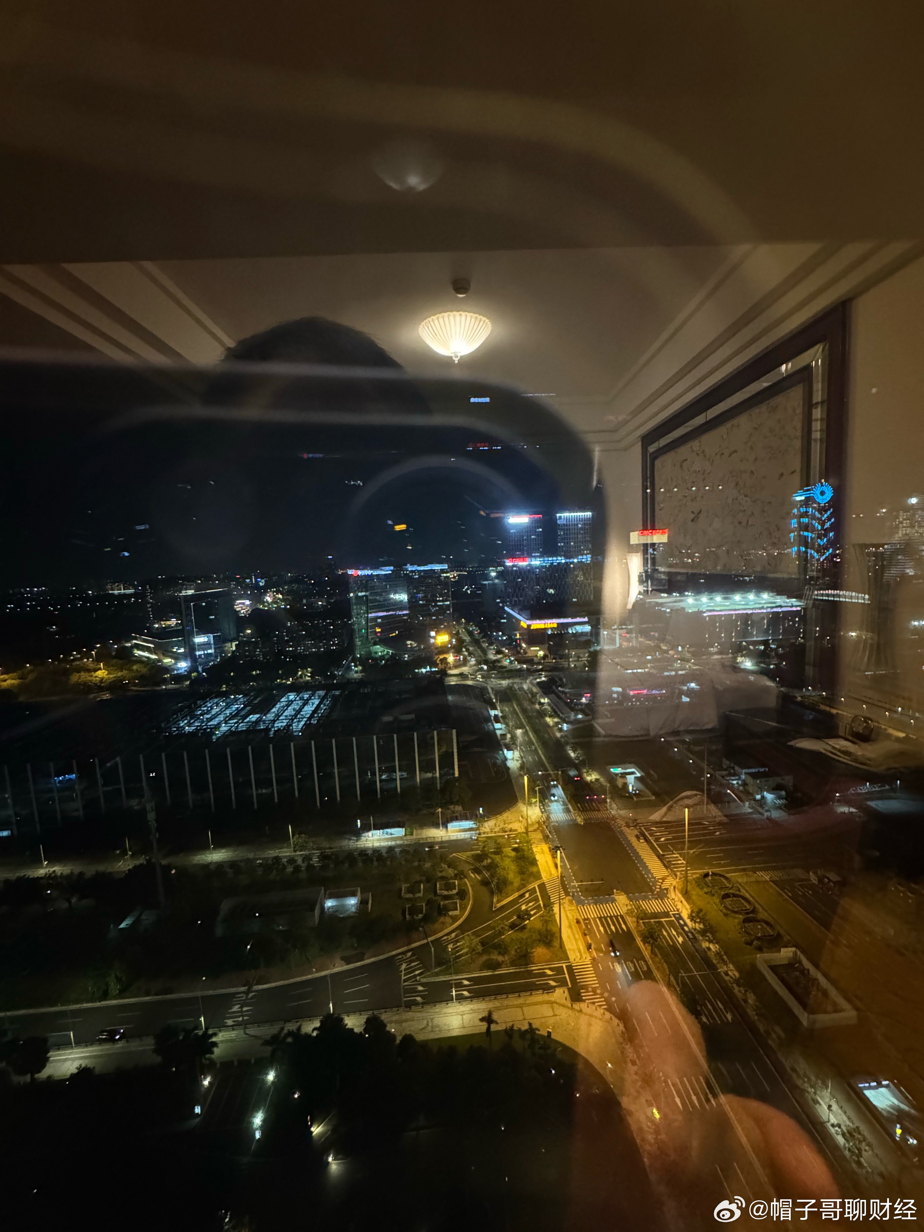 有广州的小伙伴看得出来这是哪吗？附近有什么好吃的推荐没？ 广州