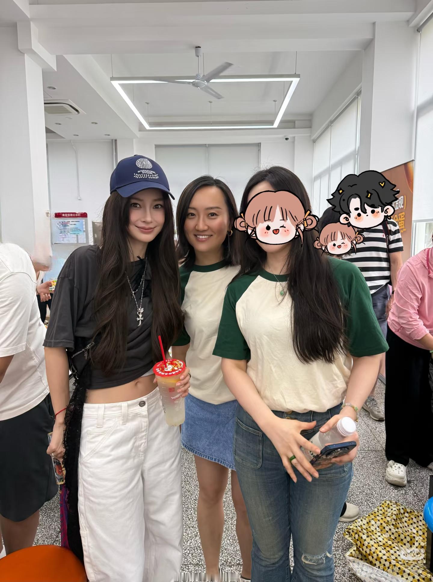 Angelababy参加小海绵学校义卖会｜angelababy Angelaba