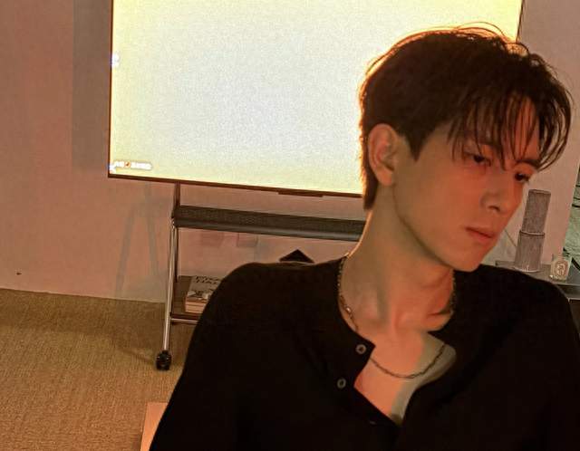 谁说35岁是道坎？看李现这组写真，才懂什么是“熟男最佳赏味期”