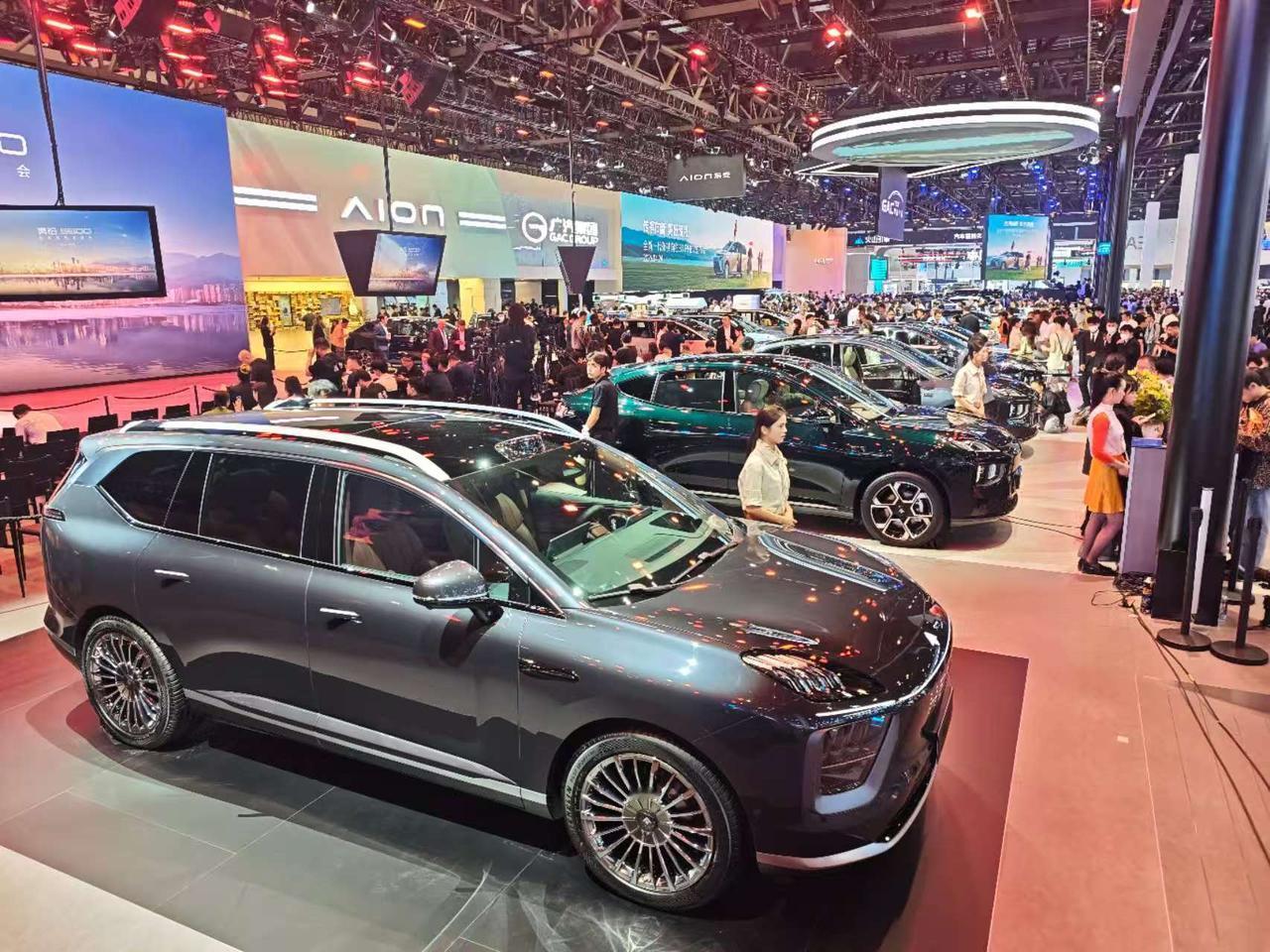 北京车展，昊铂A800重磅亮相，携手昊铂S600同台闪耀，全面展现新豪华智慧旗舰