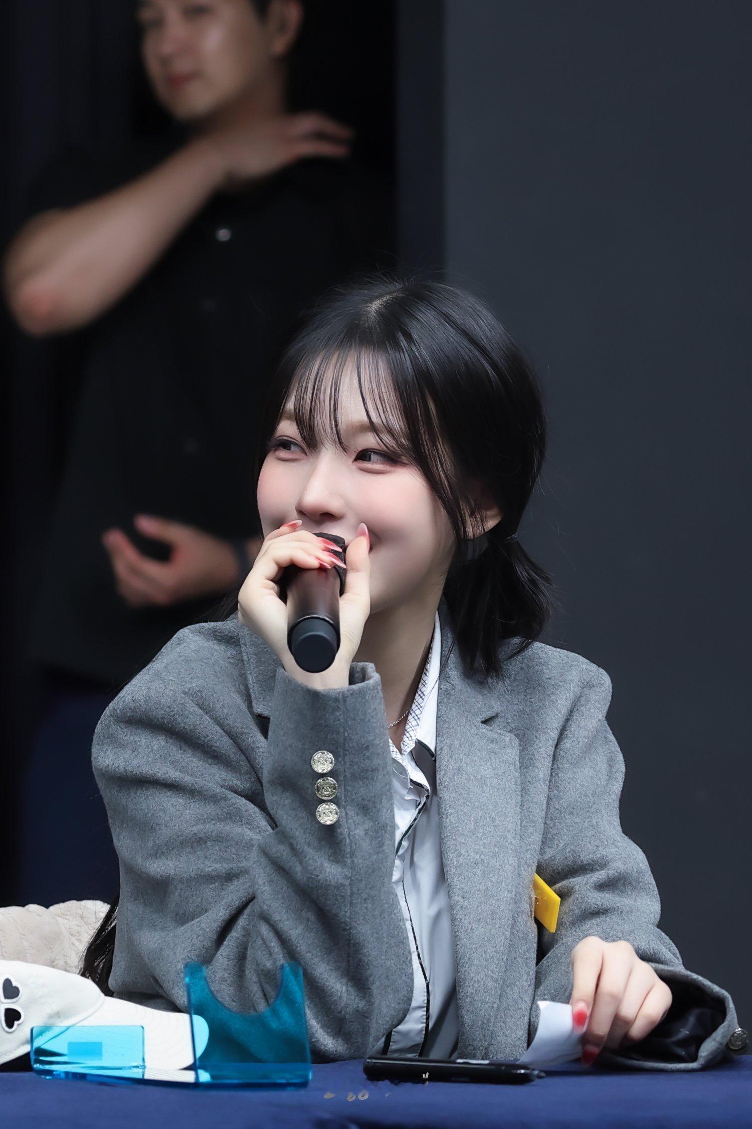 白知宪[超话]  🐳蜜罐甜心白知宪 260808 WM签售 饭拍高清26082