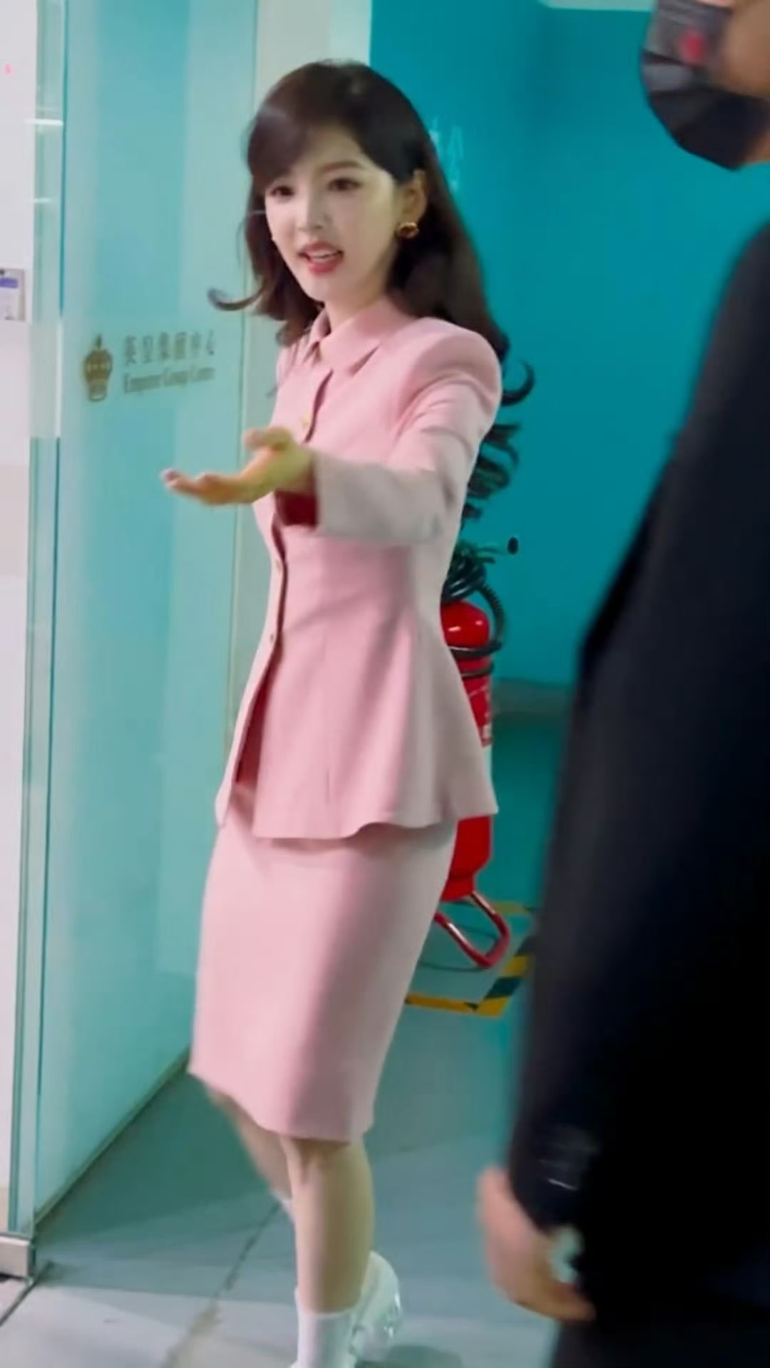 章若楠这套少女粉套装完全草莓小蛋糕来了！香香软软先来了的是姐姐的香气章若楠少女粉