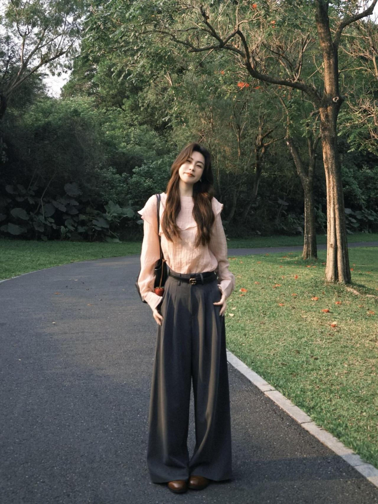 干净清爽温柔治愈，简单自然不浮夸，越看越让人舒服。干净温柔 清爽日常 女生颜值 