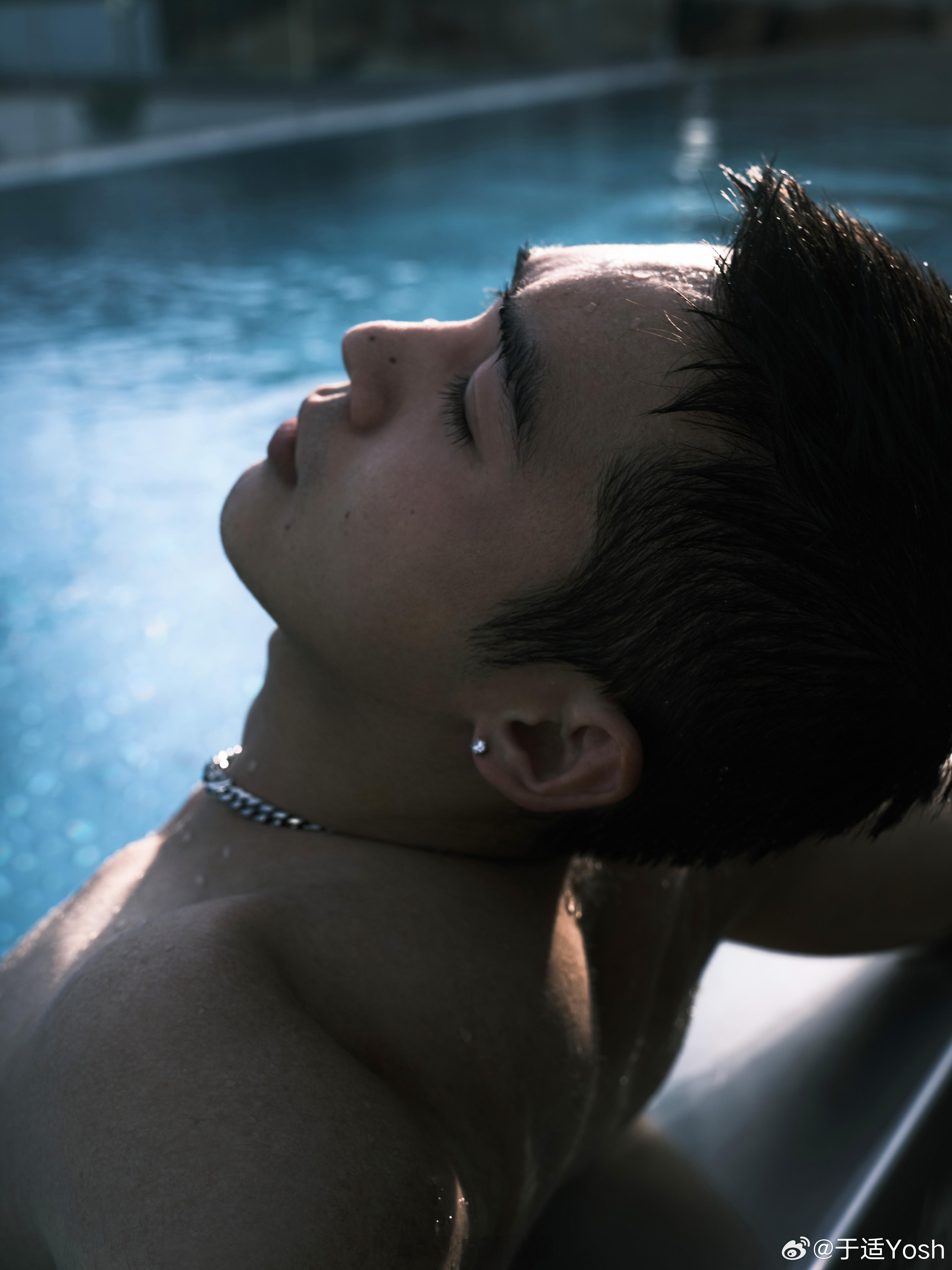 #于适没拿我们当外人##于适胸肌max#于适，你的魅力如同阳光般耀眼。这组照片中