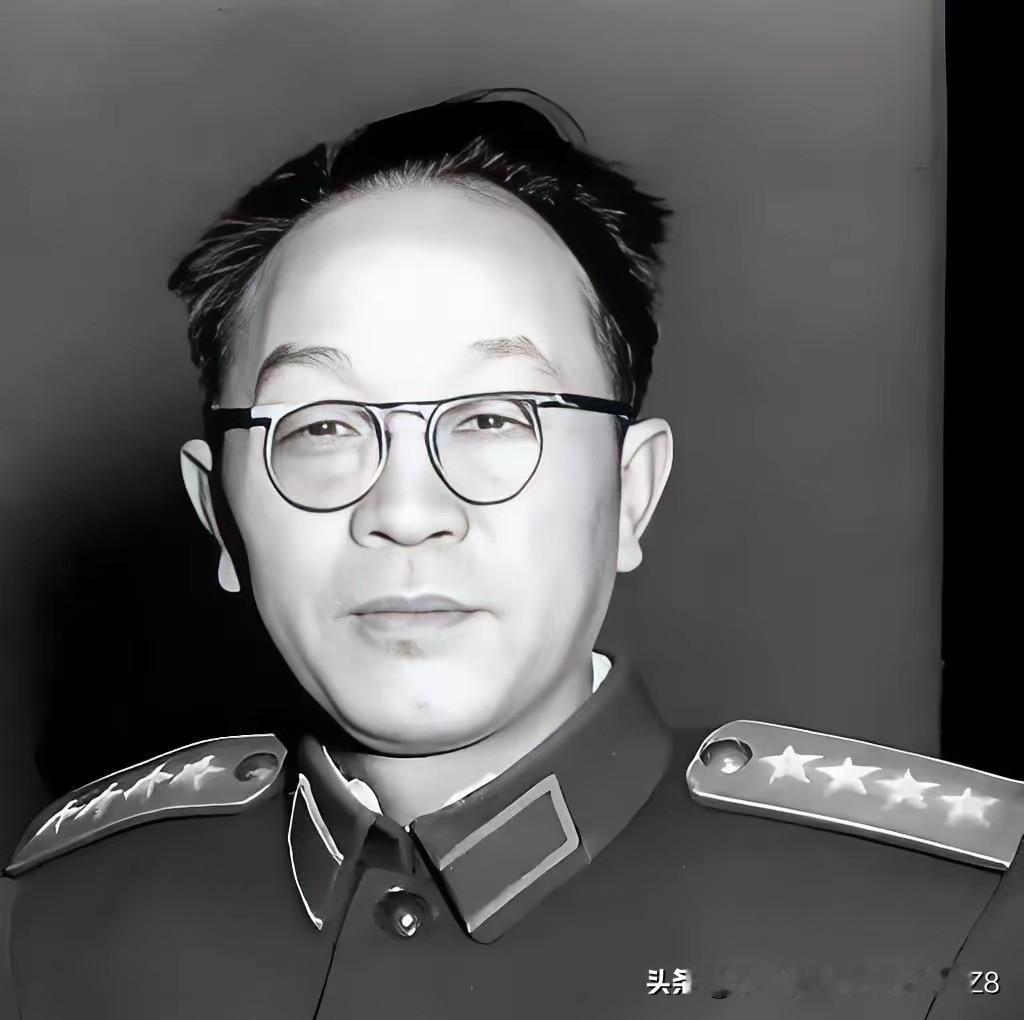 1981年，有人想动手否定毛主席，胡乔木提出不再称“毛主席”，改叫“毛泽东”，但