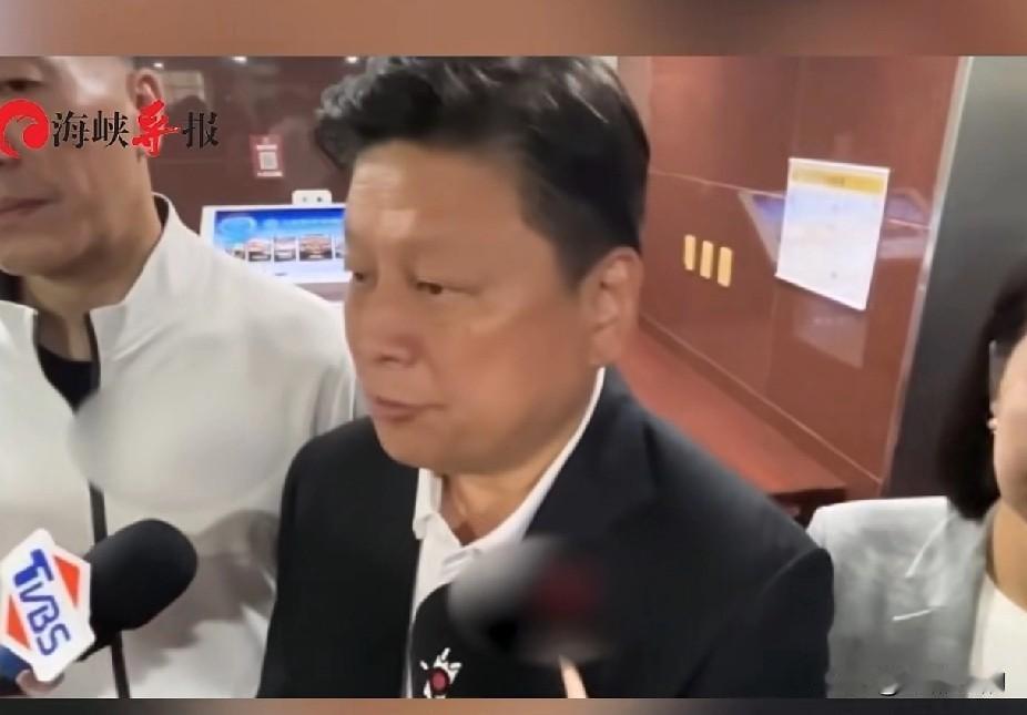 抛开蓝绿攻防的情绪对立，客观梳理这次台湾地区中选会人事僵局，本质就是一场权力博弈