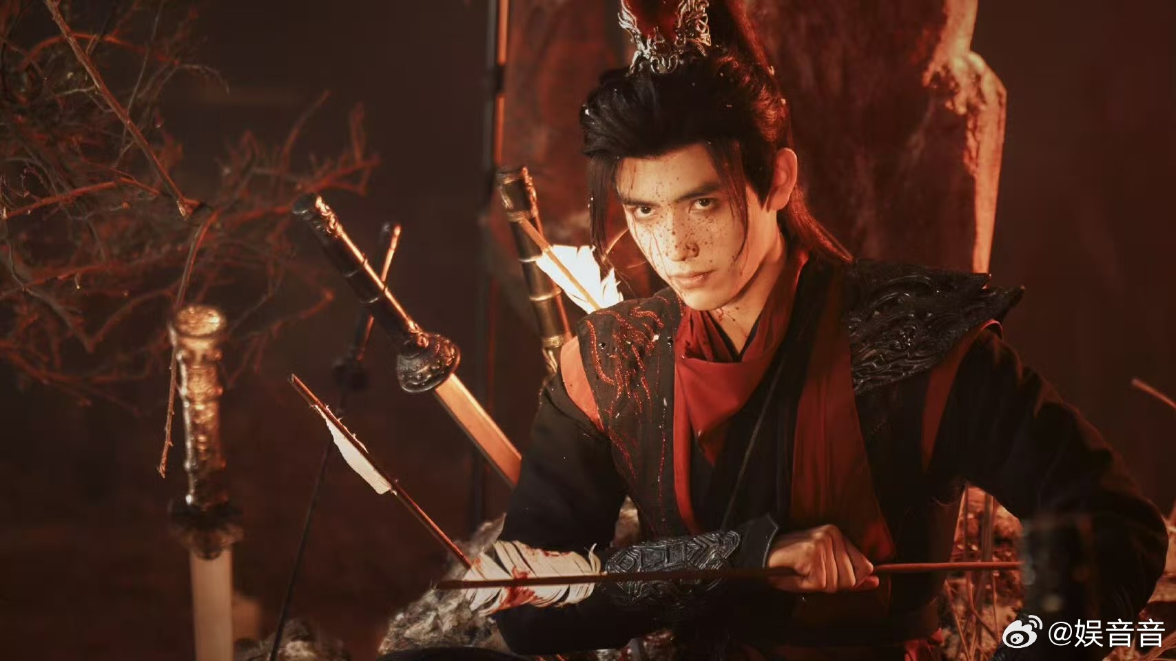 陈飞宇古偶男妲己白日提灯 这个眼神越品越上头💘又纯又欲让人疯狂心动，《白日提灯