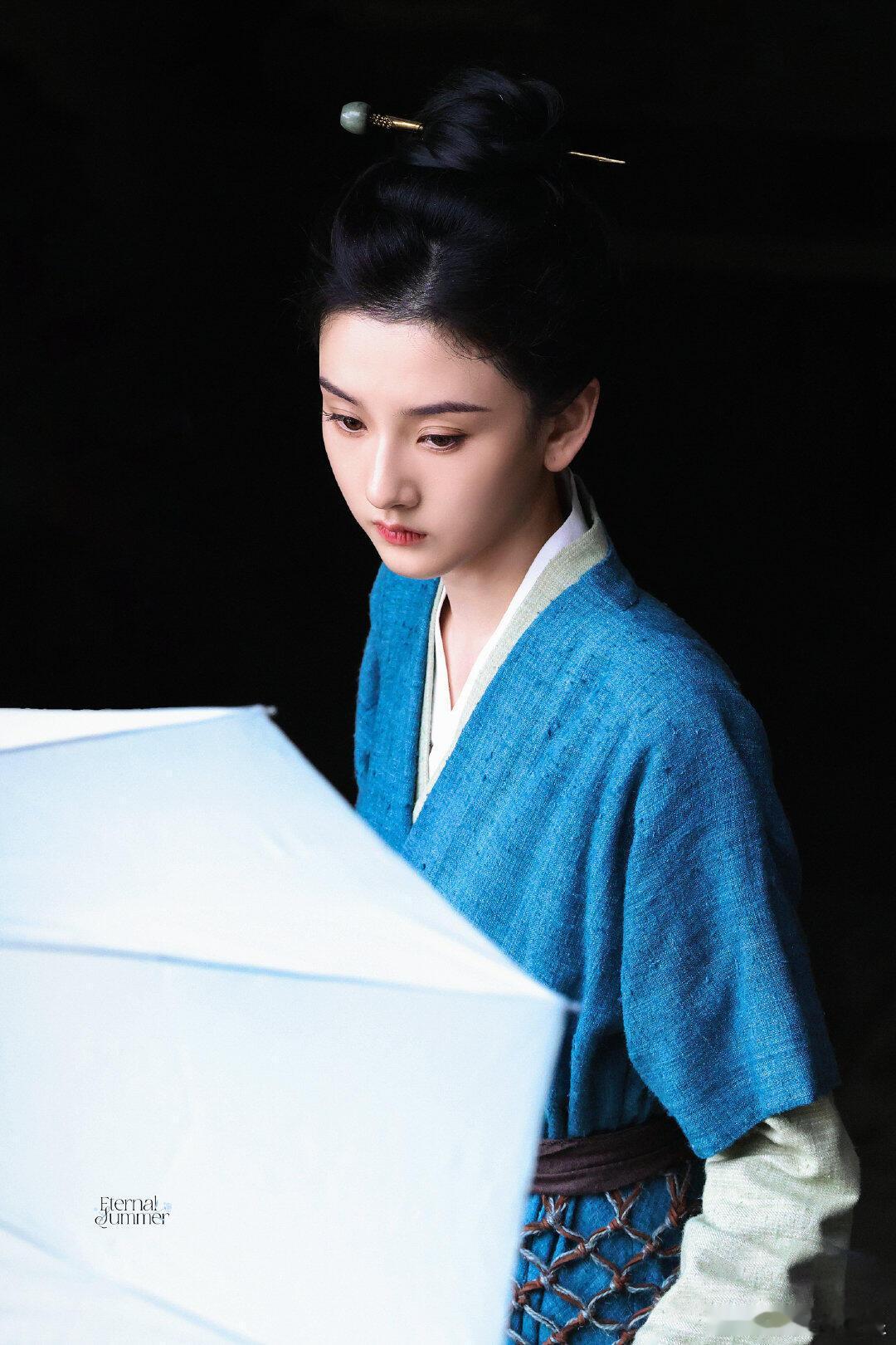 怎么这么好看啊宋祖儿表妹万福女扮男装造型路透宋祖儿表妹万福布衣造型 ​ ​​​