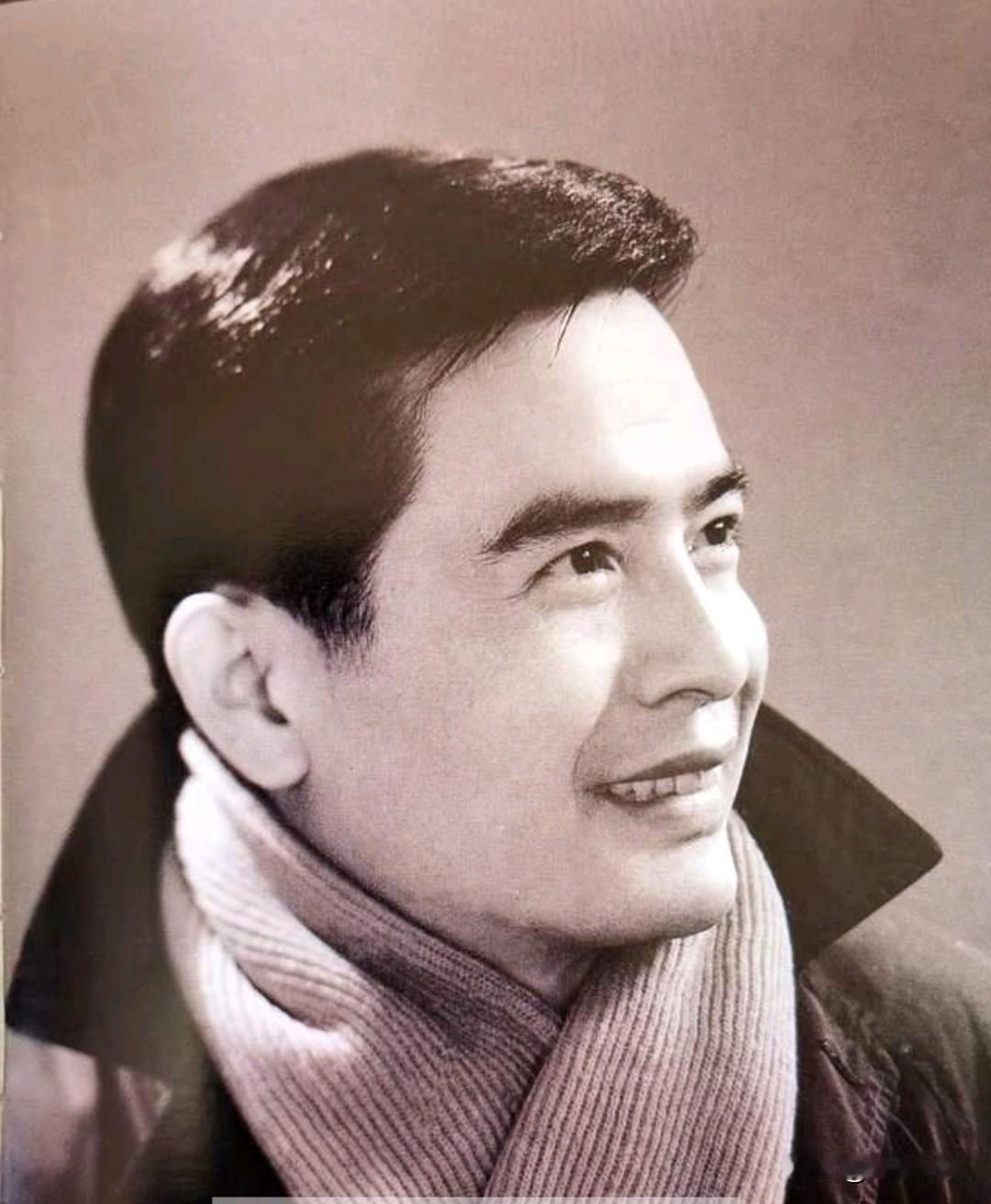 大家还记得这位男演员？
他今年83岁，土生土长河北人，毕业于北影电影学院 。他年