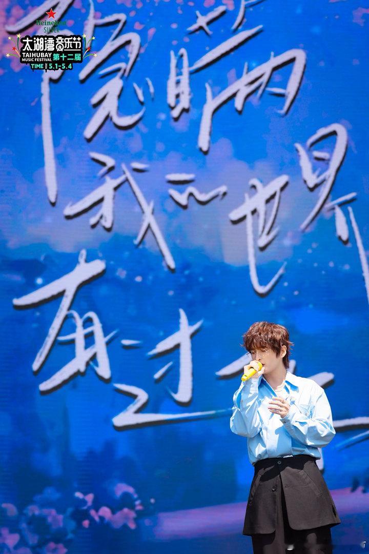 张远音乐节现场稳到被判AI张远生唱视频被判定ai 只能说张远实力太强了，每次舞台