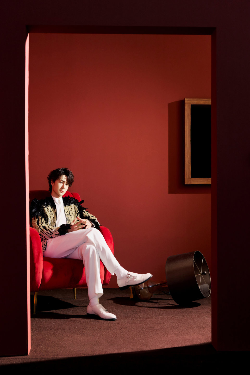 王一博出图王一博的酷盖红包已到账！自带清冷气场与满满福气，收下这份专属心意，马年