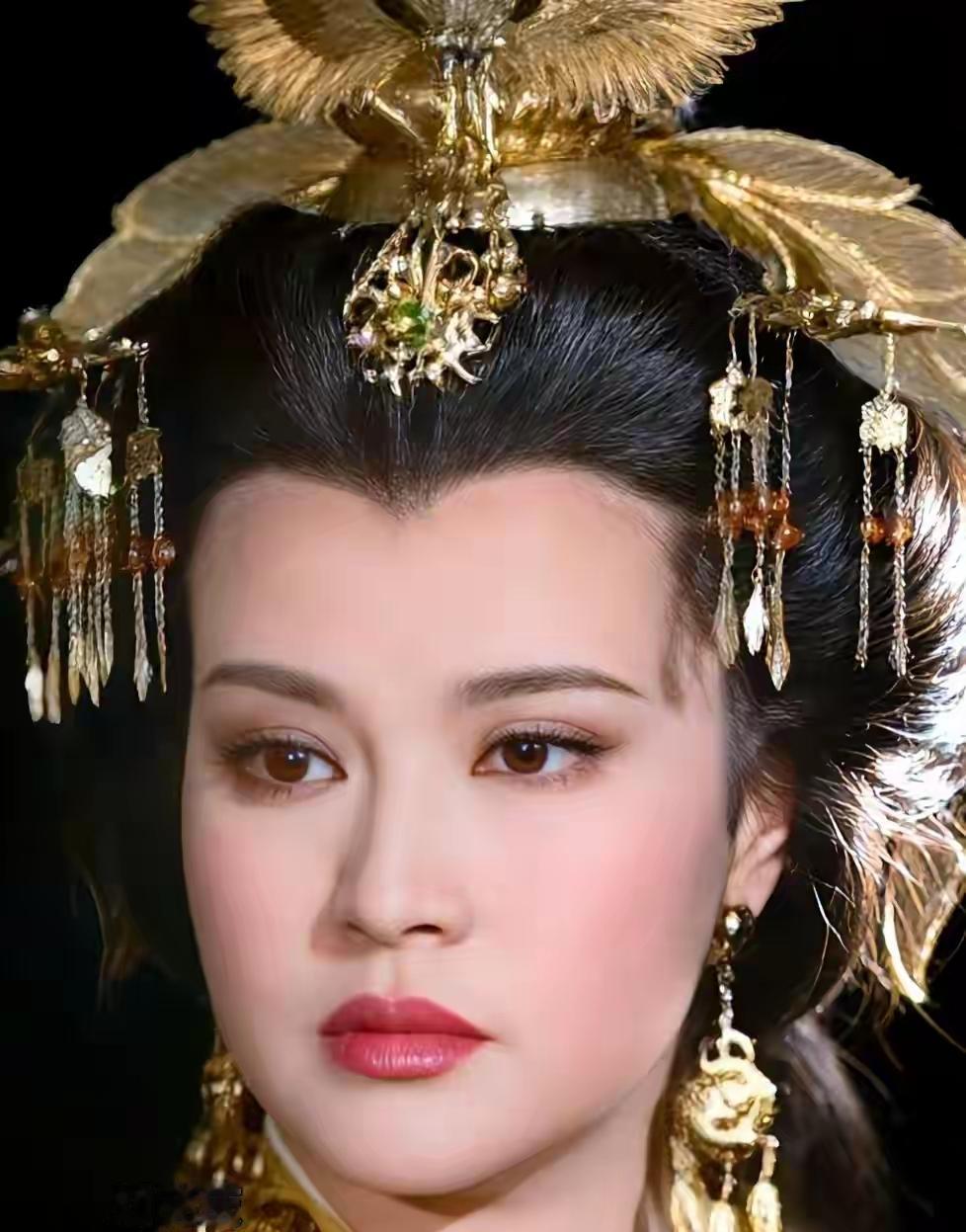 潘迎紫，的武则天太妖媚，还是刘晓庆，的武则天更胜一筹。
你更喜欢谁？