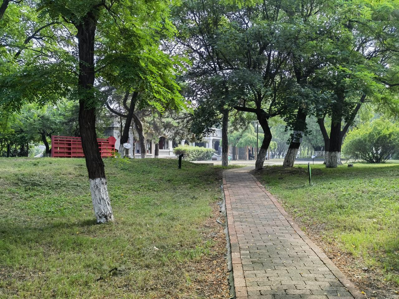 兴城温泉度假区及七夕
度假区最早的建筑是1927年建成的一座温泉旅店，也叫张作霖