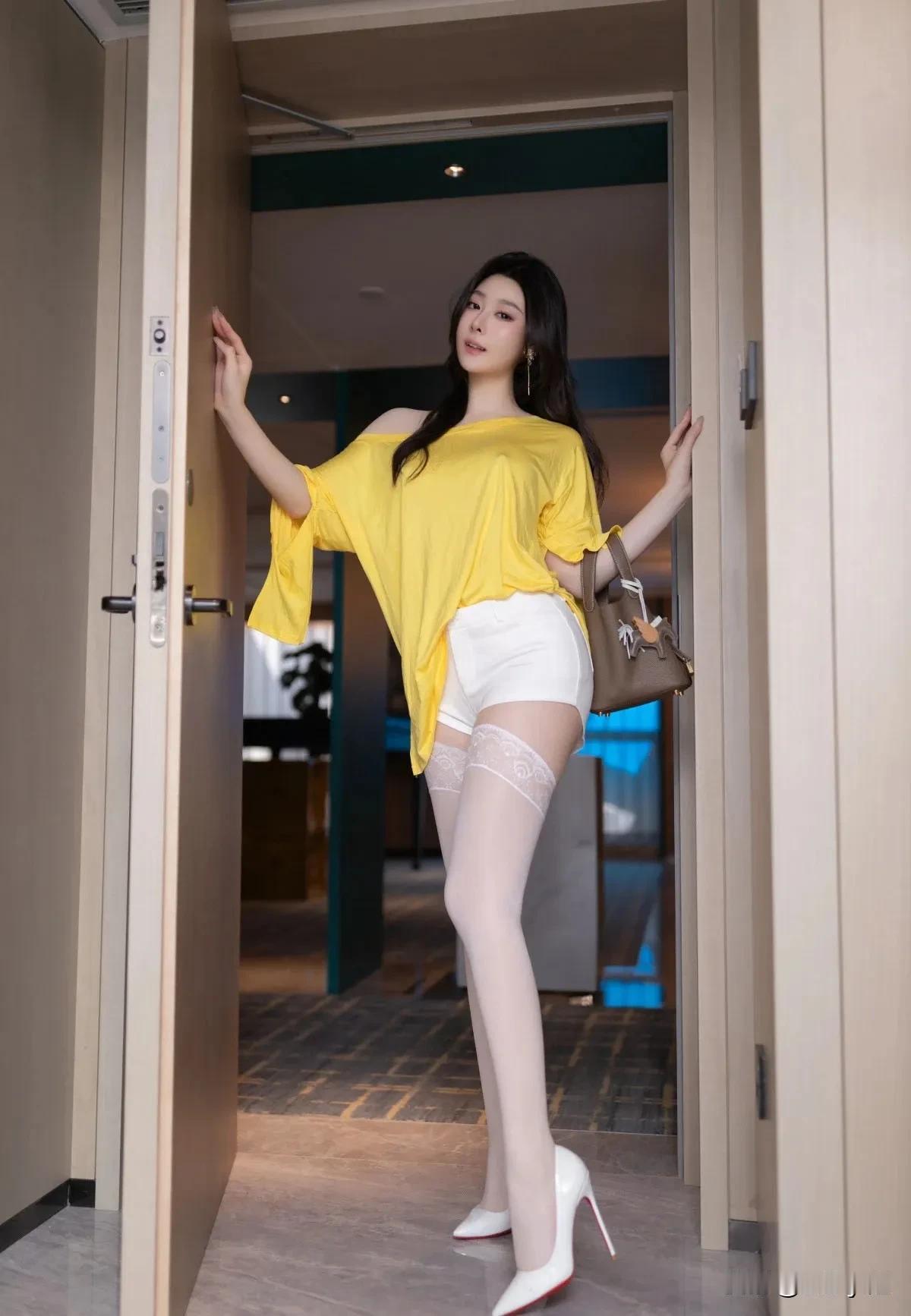 #女人味穿搭，温柔风穿搭#
#迷人的极品身材# #好身材性感女神# #性感翘臀完