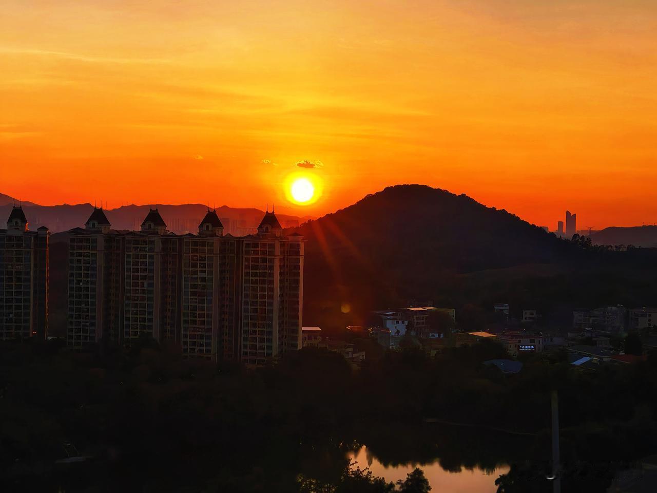 晒图笔记大赛趁天空不注意，送一点晚霞给你