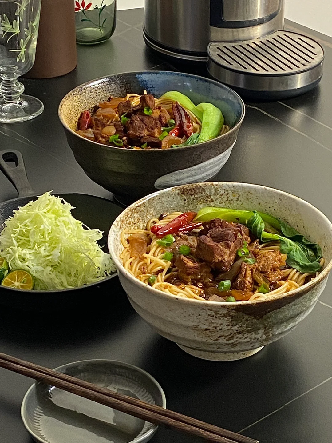 一碗香辣排骨面🥢
