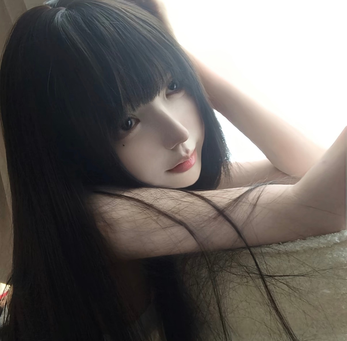听到那些虚无缥缈的话，我也很无奈呀，我们还有几个明天呢。女生头像 | 审美积累 