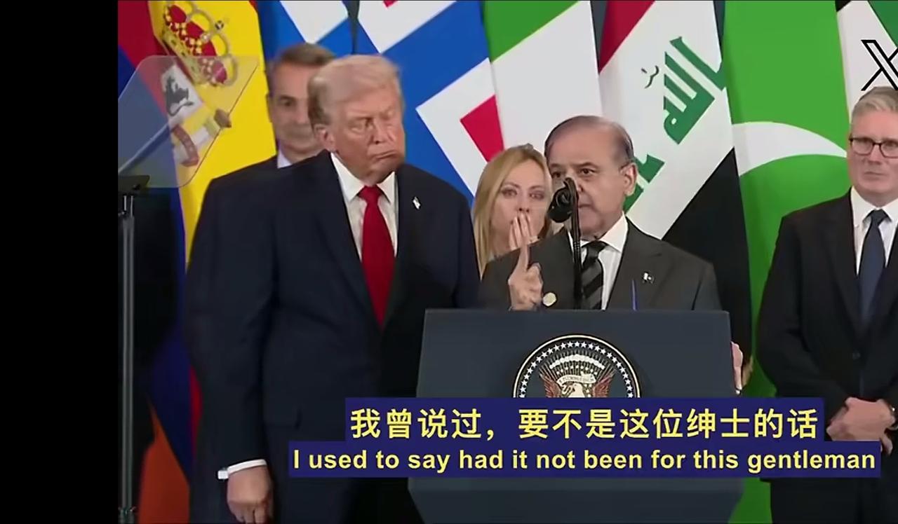总理的彩虹屁，直接把川普的假发掀翻了！
要说巴基斯坦总理拍马屁的功夫，那绝对是一