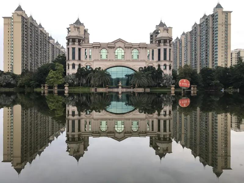 想知道山西太原最有钱的人住哪？那可有的说了。星河湾是太原顶豪代表，大平层、圈层高