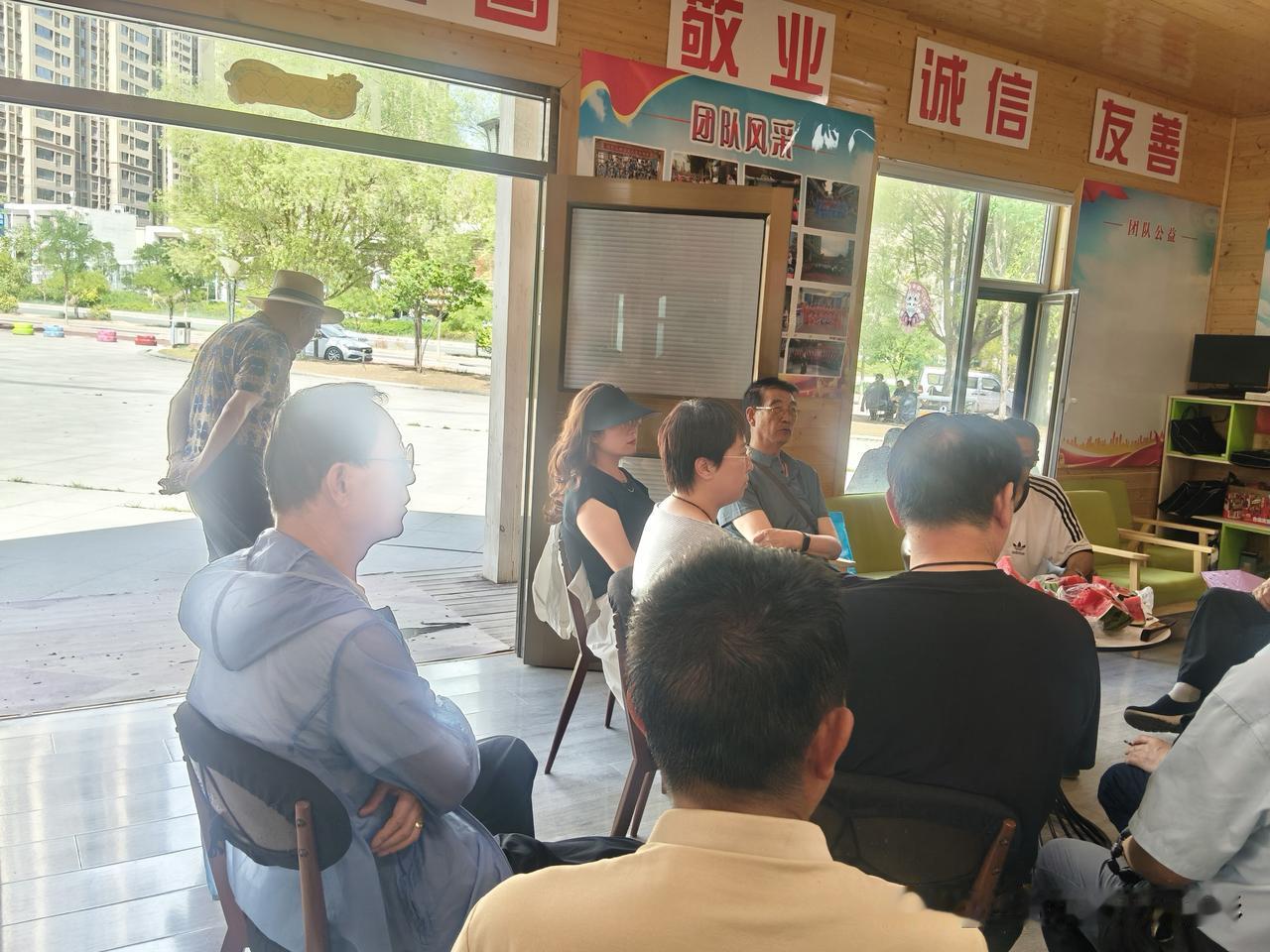 专家指导赋能文艺排练 文景社区群众文艺队伍焕发新活力
 
为进一步提升社区群众文