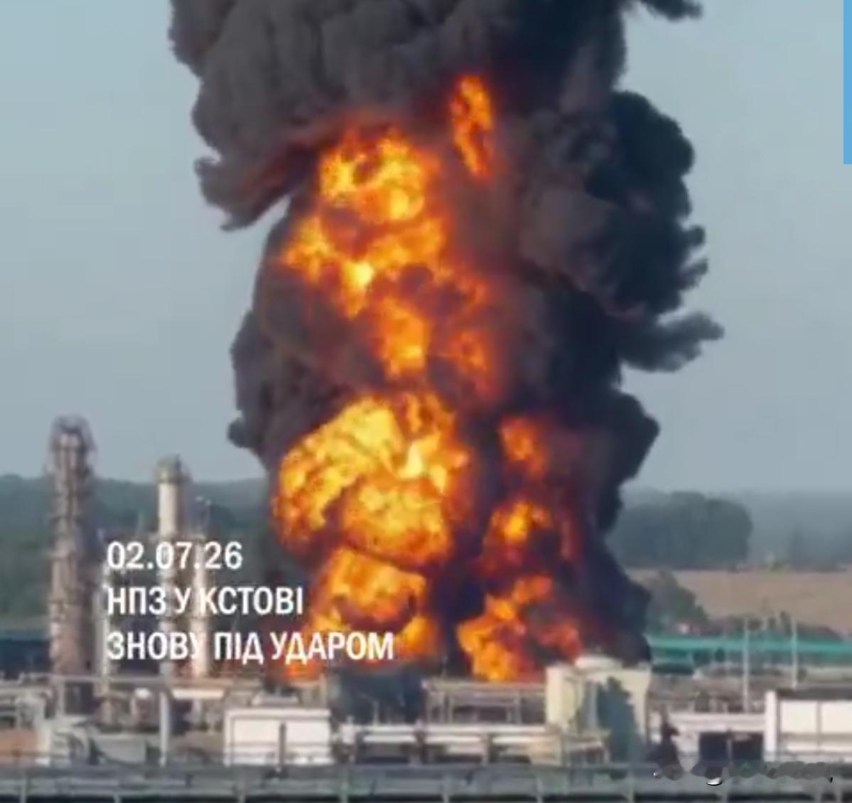 乌军500公里夜袭俄大型炼油厂，俄军宣称拦截超600架无人机！
7月2，晚间快讯