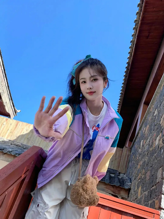 巴什么时分像🍍一样发个单身申明，🍍看起来很在意粉丝。 ​​​