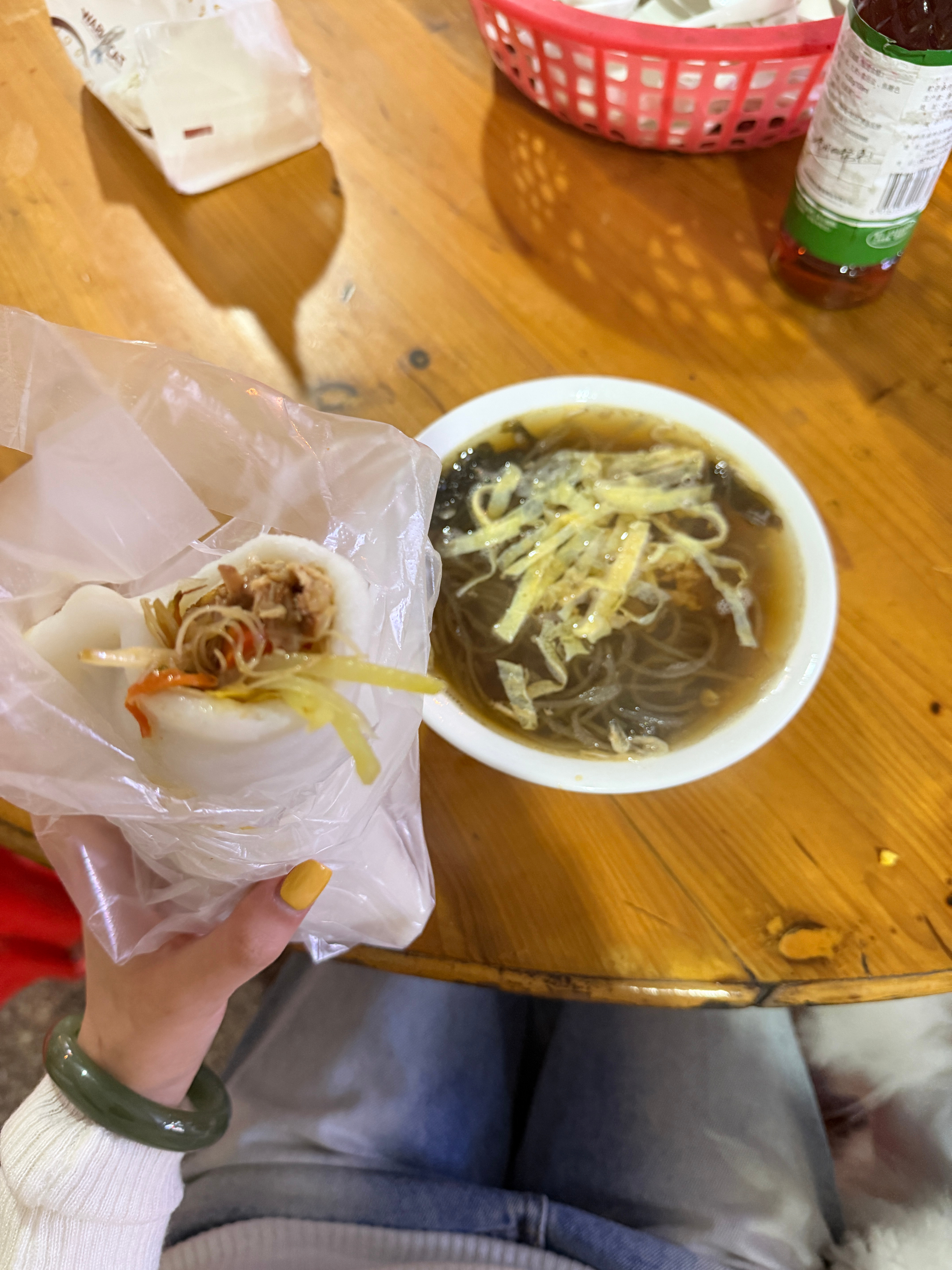 又染头了 这个发色显的我发质很好的样子