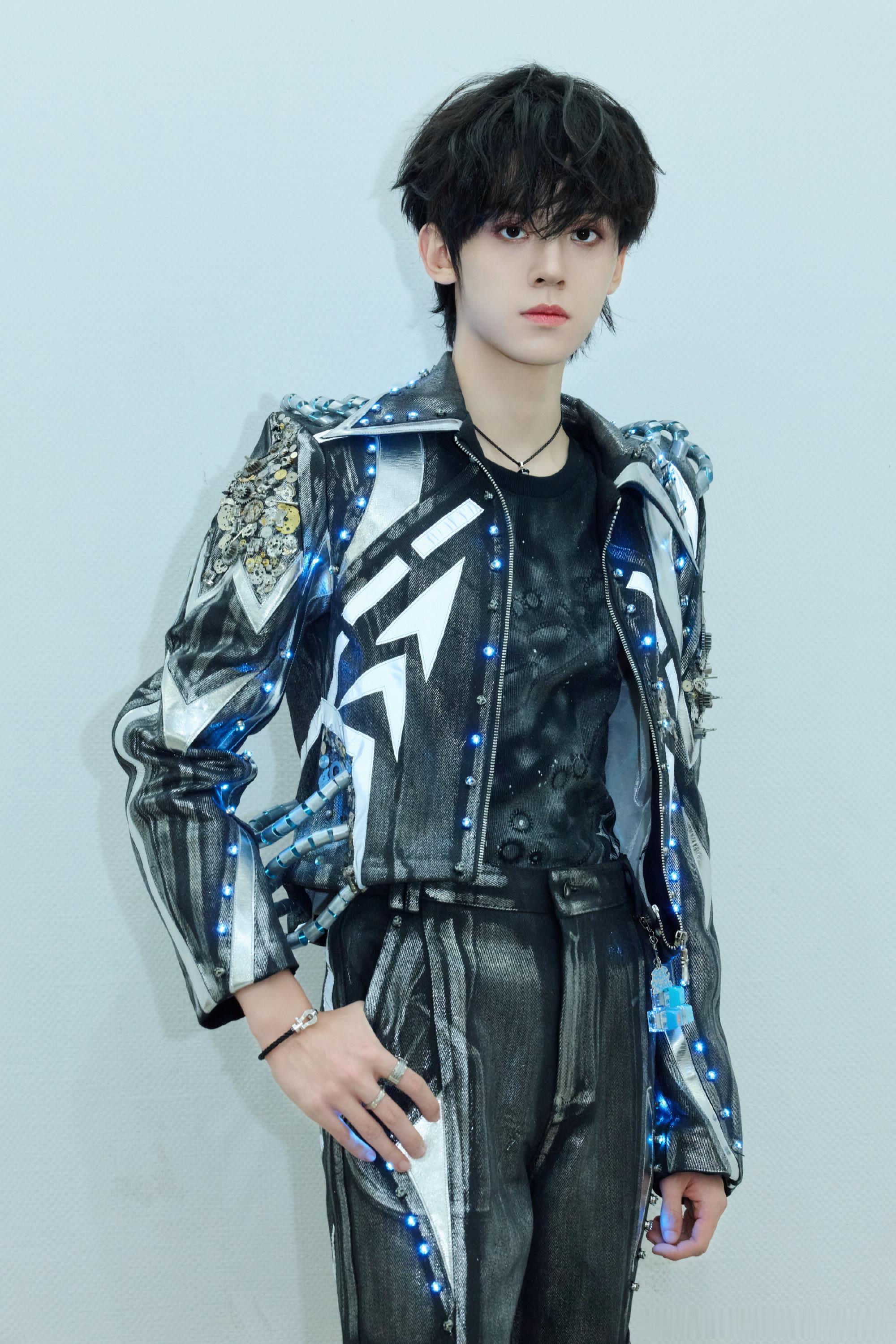 左航演唱会造型花絮帅之美之萌之 ​​​