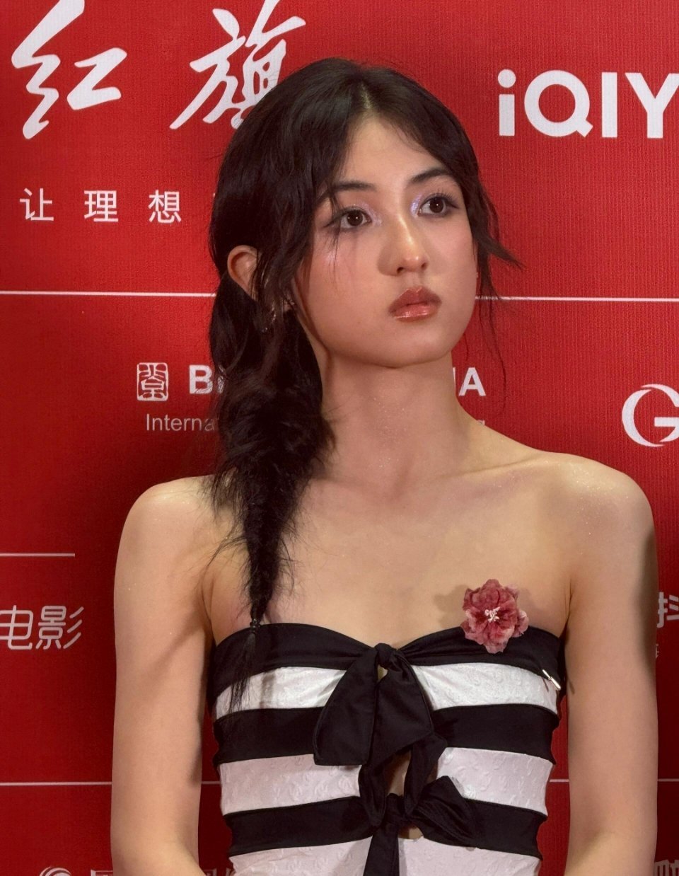 非常生的张子枫生图，现在好瘦啊妹妹[抱抱] ​​​