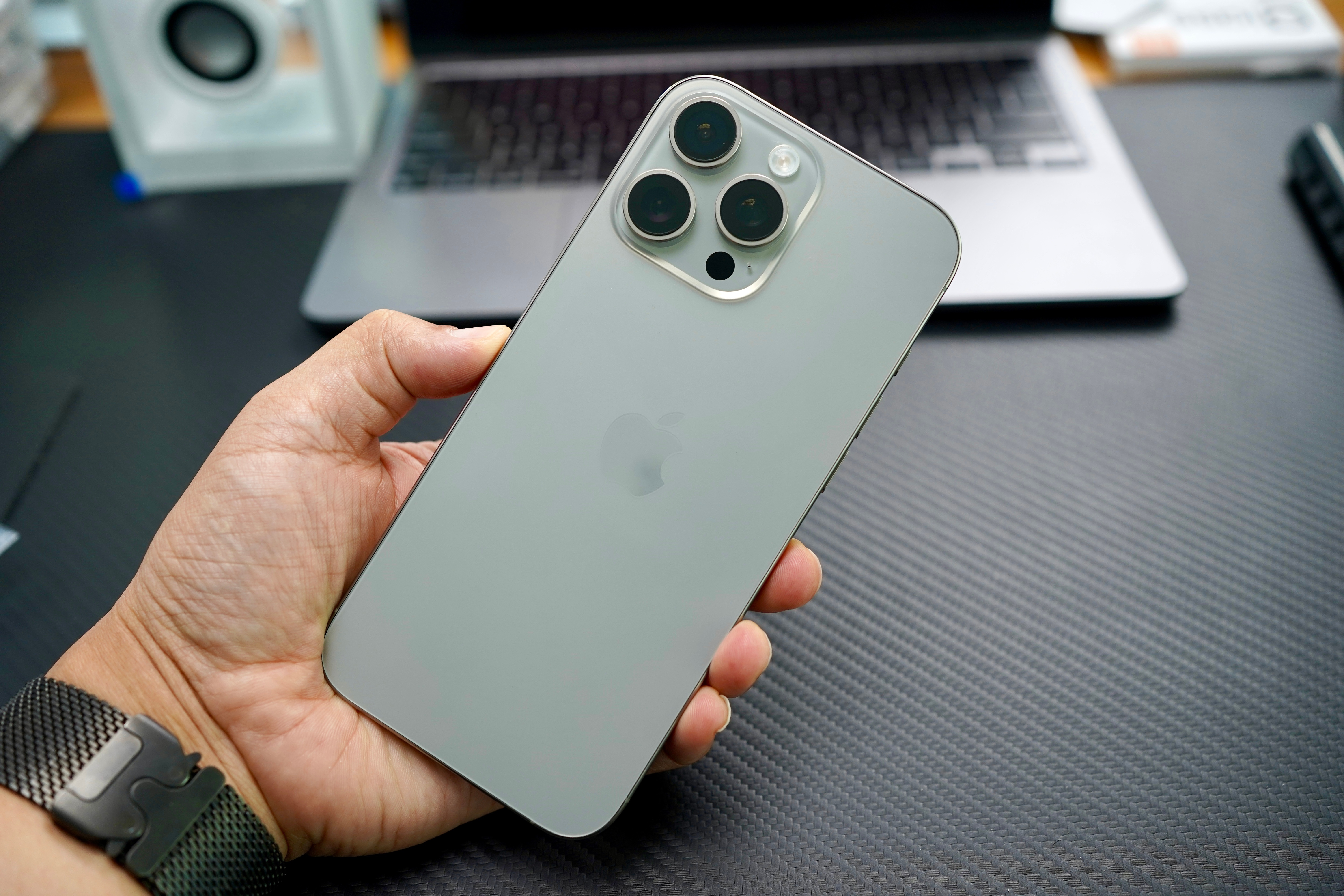 客户是真不喜欢iPhone 17 Pro Max，于是花大价钱将黑色iPhone