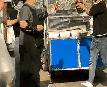 千万别小看吵架这事，真正扎心的，往往不是声音大，而是那点让人接不住的招。
揍你一