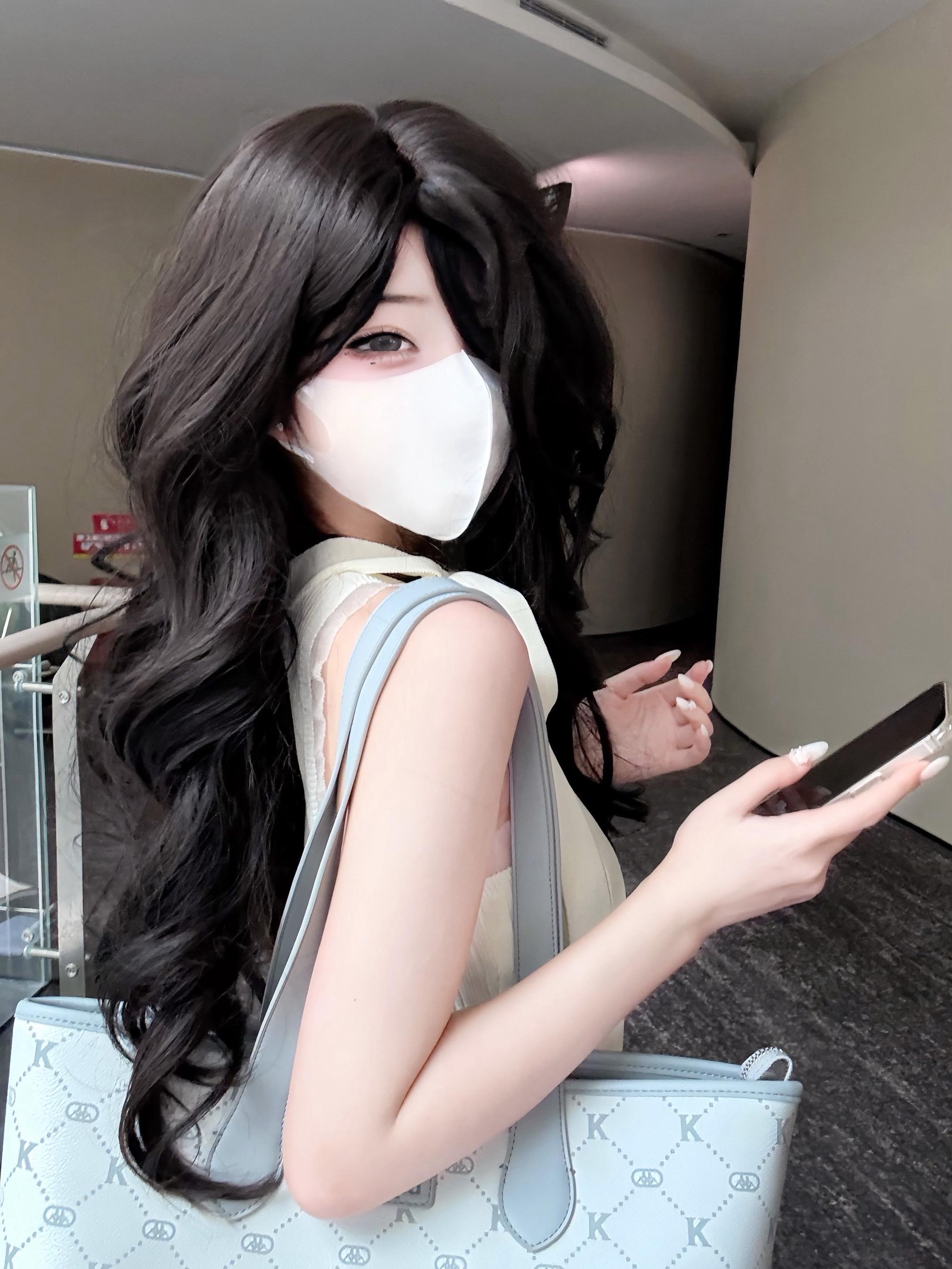 我愿称之为金秘书穿搭。