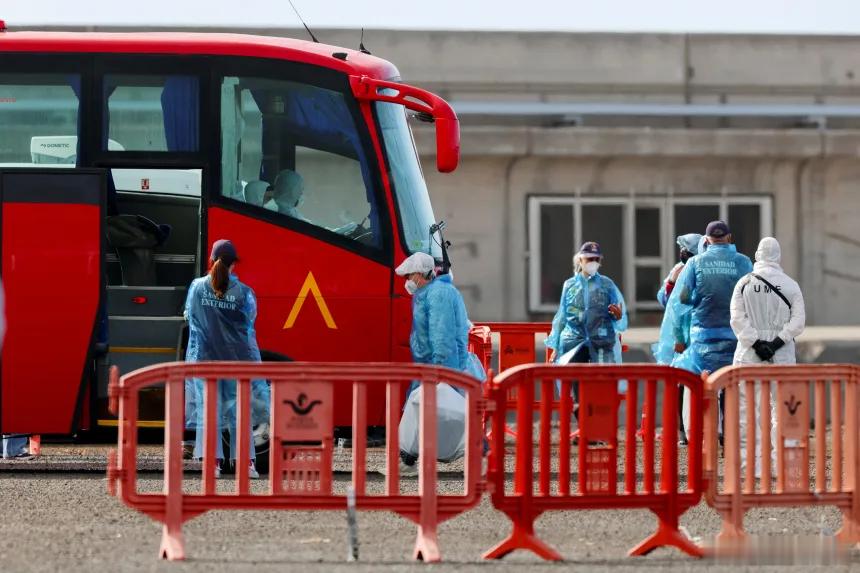 【来自受汉坦病毒影响的邮轮上的美国乘客，含一名疑似感染者，已抵达内布拉斯加州接受
