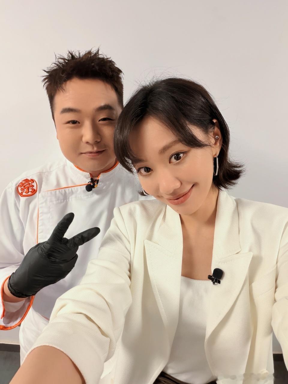 看闫妮女儿在节目里吃得那么香，突然觉得美食综艺的意义大概就在于此。不是为了教你做