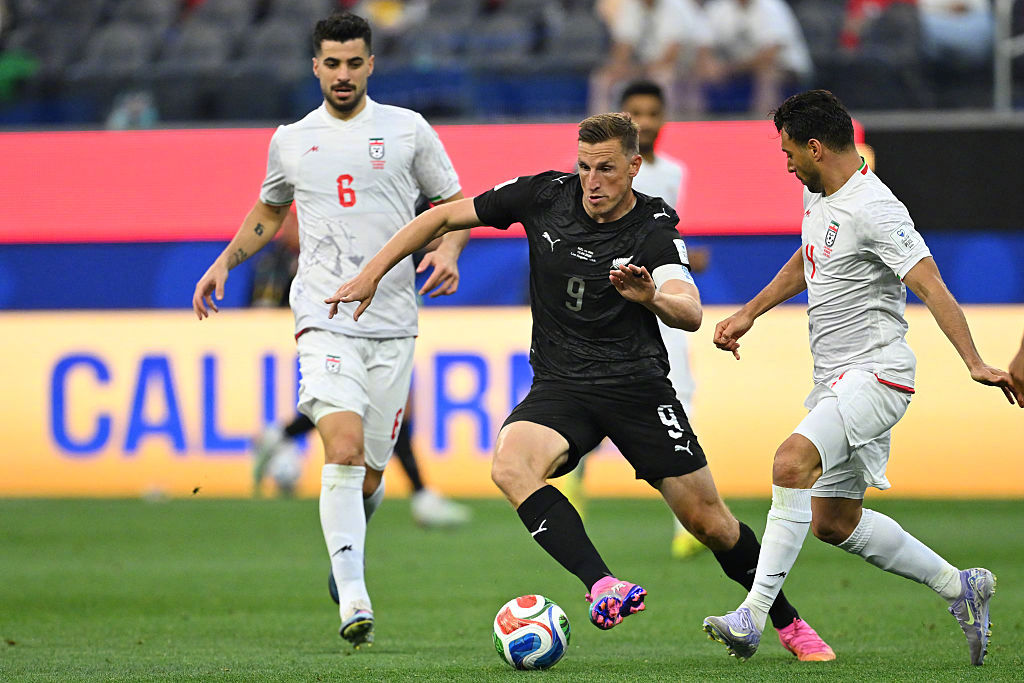 全场比分丨伊朗 2-2 新西兰⚽伍德送出两次助攻，参与新西兰队全部进球2名英超球