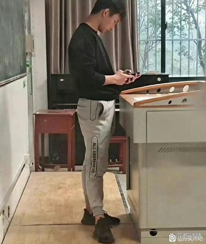 我以为是帅哥的，一下子的心就破灭 