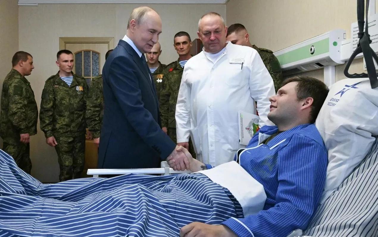 【普京夸奖俄罗斯战士】
当地时间2025年10月29日，俄罗斯总统普京在莫斯科中