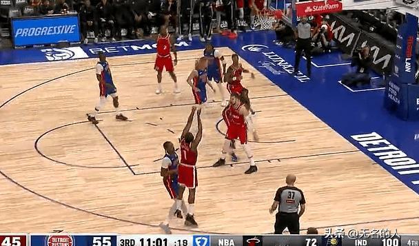 哈登坚决出手三分命中，科林斯和伦纳德连续三分，快船追到四分



快船下半场状态