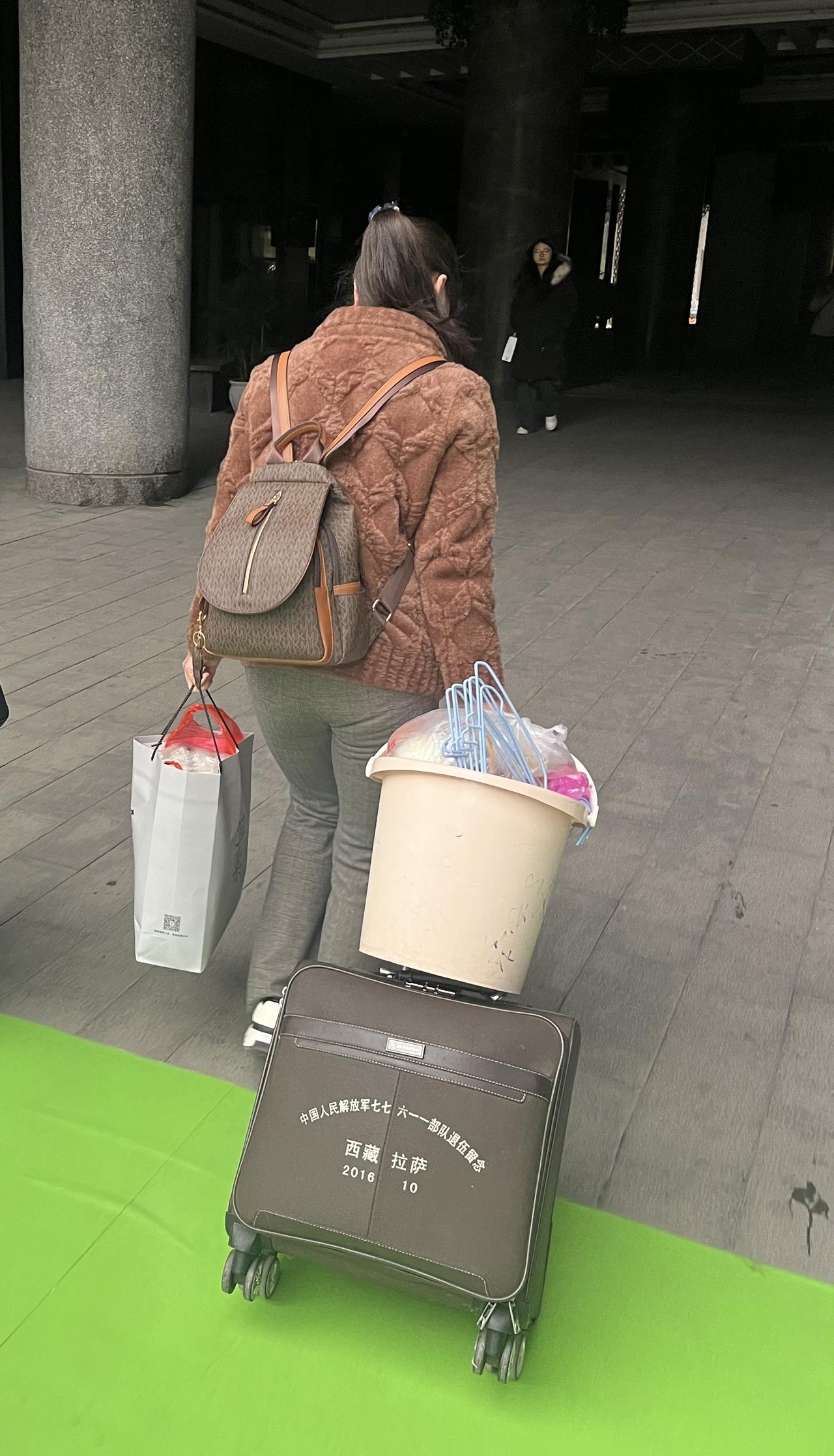 四次借钱迟迟不还，男子一句玩笑话抵债，竟意外收获终身良缘。
 （个人观点仅供参考