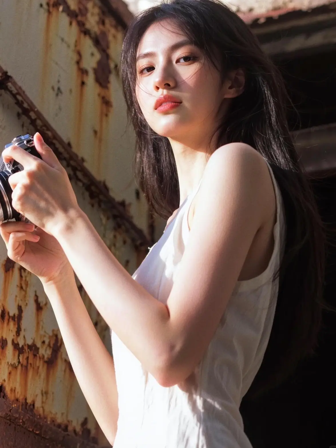 以镜头为眸，俯看尘世喧嚣。