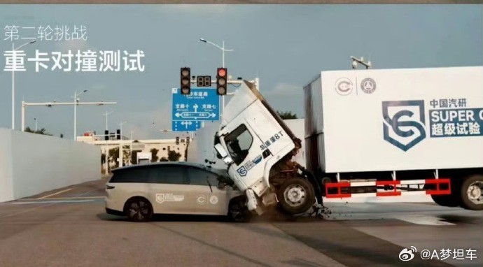 理想i8 大写的问号？？？除了能不能撞重卡，就没人觉得这车真的是个很抽象的“SU