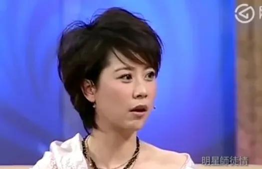 1997年，海清顶着“双第一”走进北电，前一秒还是舞剧团台柱子，后一秒就被班主任